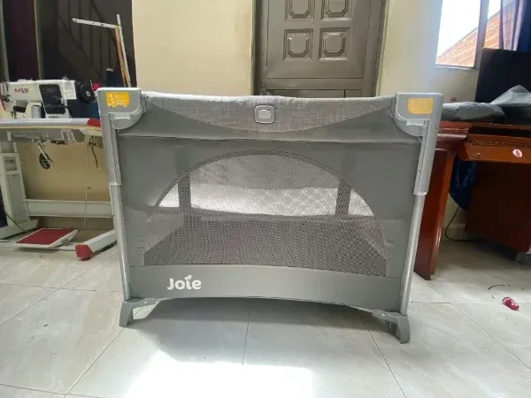 Muebles para bebes | Corral Joie original completo con colchón y bolso  Excelente estado